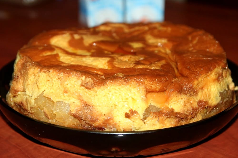 Tort cu mere și cremă de zahăr ars- un desert adorat de toți