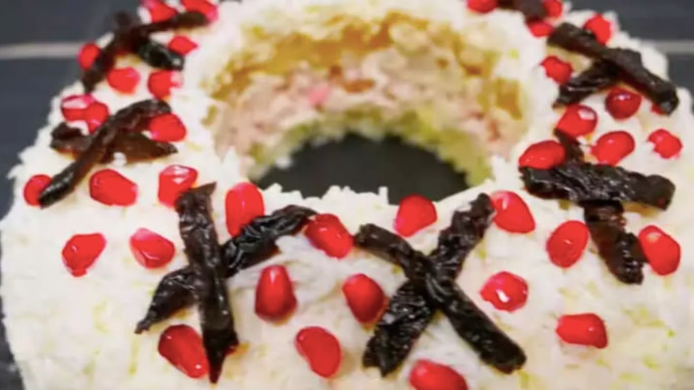 Salată din piept de pui, foarte gustoasă și ușor de preparat Salată din piept de pui, foarte gustoasă și ușor de preparat