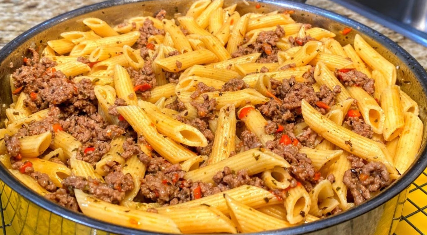 Paste delicioase, suculente cu carne tocata si ardei dulce