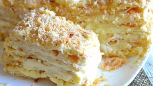 Prăjitura Miracol cu brânză – Gingașă și pufoasă ca un nor. Nu te saturi de ea