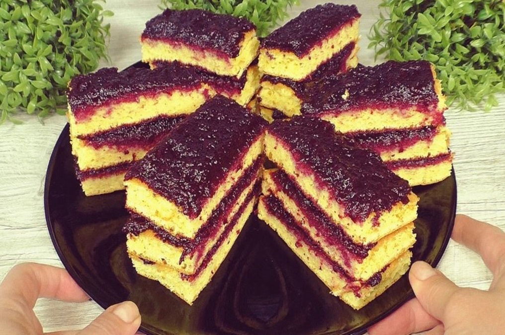 Placinta cu cirese sau cu visine este cea mai delicioasa reteta si este foarte usor de preparat