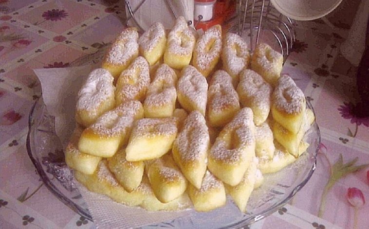 Minciunele pufoase și delicioase – Se prepară repede și se mănâncă tot la fel de repede!