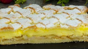 O bunătate cum rar întâlnești – prăjitură cu măr și budincă de vanilie!