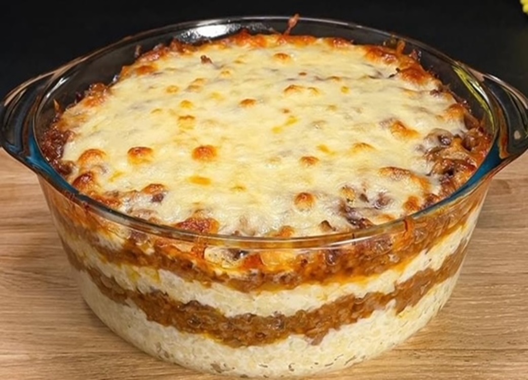 Un preparat foarte simplu și delicios pe care îl poți încerca în loc de tradiționala musaca cu carne tocată și cartofi – este mai rapid, mai ușor și mai gustos!