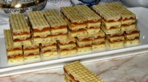 Prăjitură Cochetă, cu foi de napolitană și 2 tipuri de cremă – este foarte ușor de pregătit
