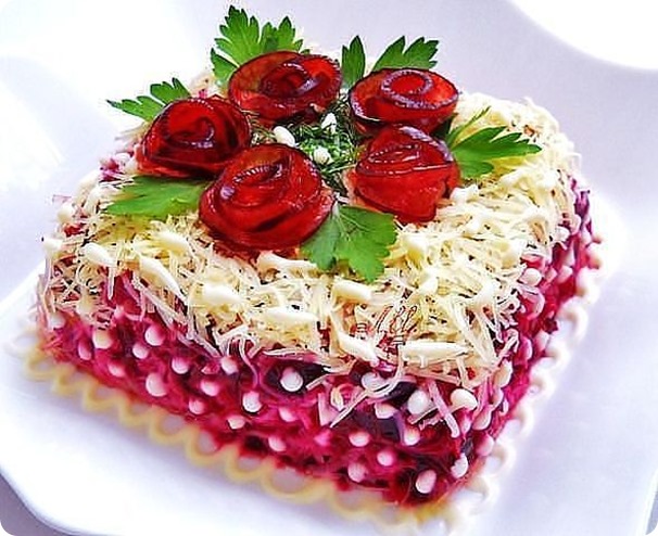Salata “Trandafiri din sfeclă roșie” – o rețetă spectaculoasă, care merită toată atenția!