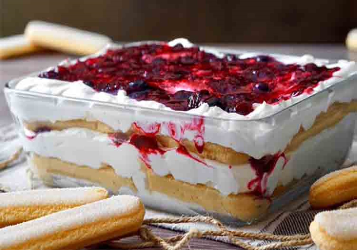Tiramisu cu fructe de padure si mascarpone – Fara oua, se prepara foarte simplu din cateva ingrediente
