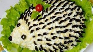 Salată cu piept de pui în formă de “Arici” – copiii vor fi cei mai încântați și vor mai cere o porție!