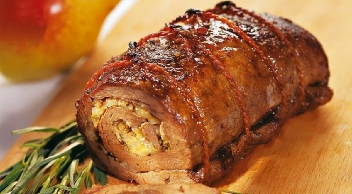 Ruladă de porc cu ciuperci și cașcaval – o mâncărică super-bună care va rămâne în memoria ta mult timp!