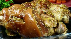 Un deliciu rafinat pentru sărbătoare – ciolan de porc cu muștar la cuptor