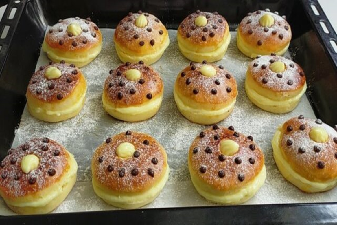 Rețetă de gogoși la cuptor cu cremă delicioasă. Un răsfăț delicios care necesită doar câteva ingrediente