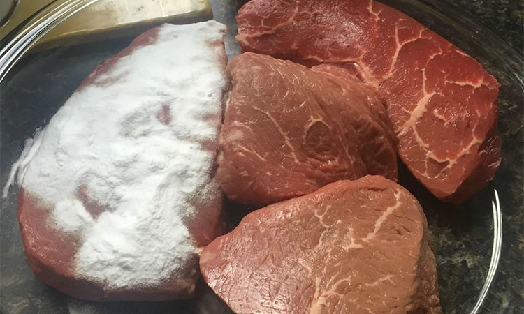 Un truc pe care bucătarii nu-l vor spune… Pune bicarbonat pe carne înainte de găti. Sfaturi