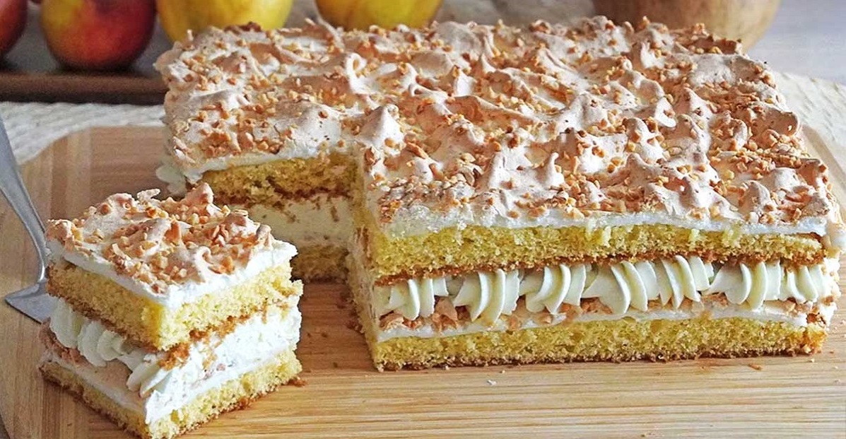 Acest desert delicios te va cuceri prin combinația sa de bezea delicată cu migdale prăjite și o umplutură delicioasă cremoasă de mascarpone
