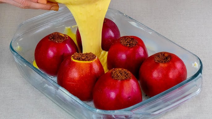 Prăjitură grozavă, delicioasă cu mere umplute cu fursecuri si ciocolată. O surpriza dulce pentru cei dragi