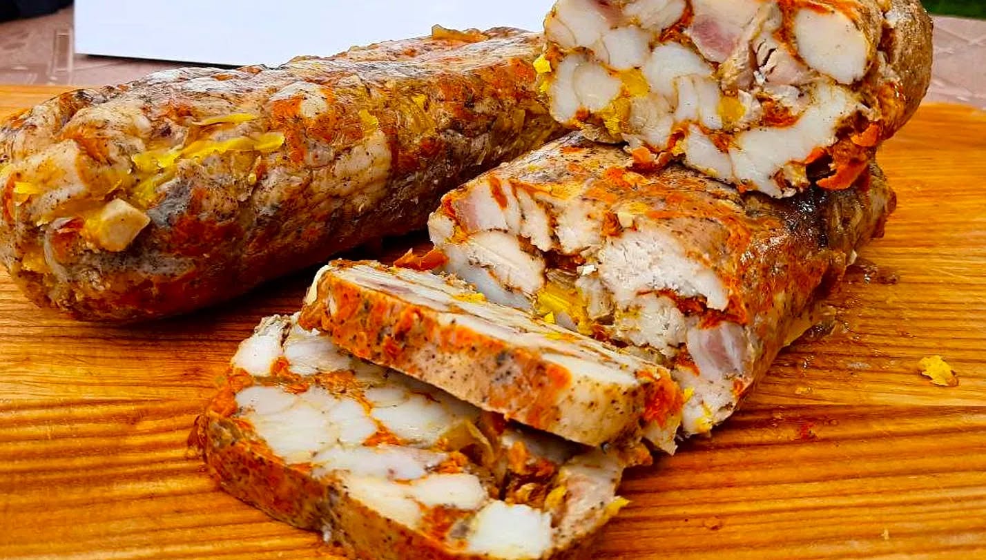 Rețeta culinară nu este complicată de realizat, dar este incredibil de gustoasă, aromată și mai ales ieftină. O „Capodoperă”, un deliciu pe masa de sarbatoare!