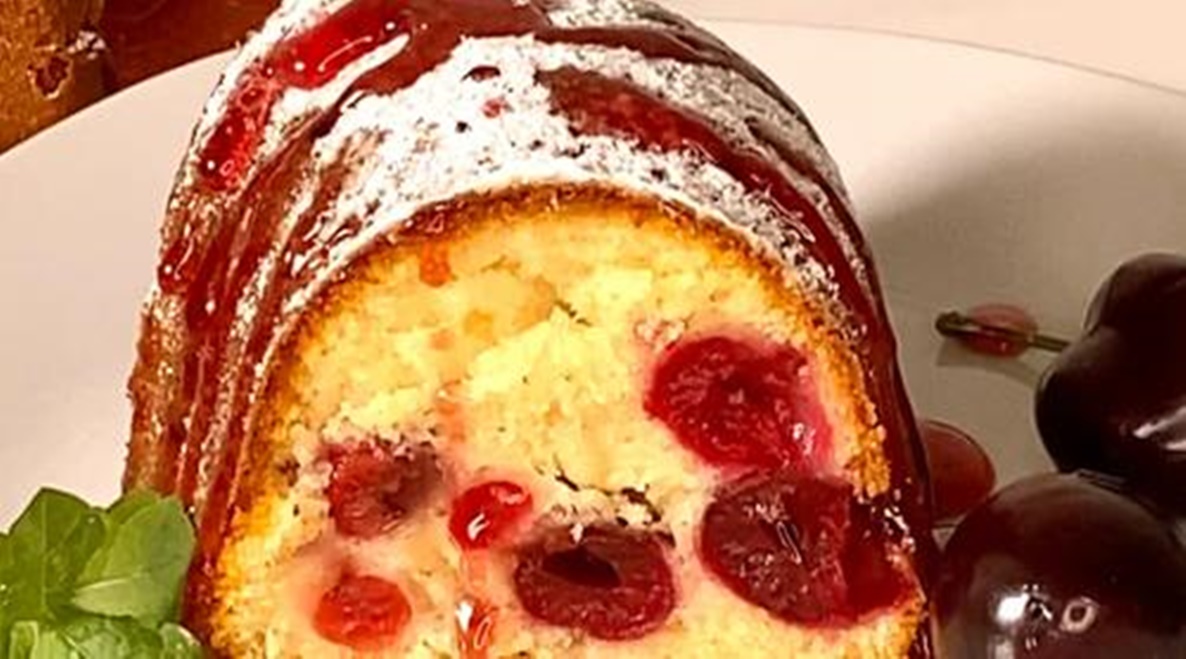 Chec marmorat, delicios, cu cireșe – foarte pufos, aromat și savuros. Ingrediente simple și ușor de facut…