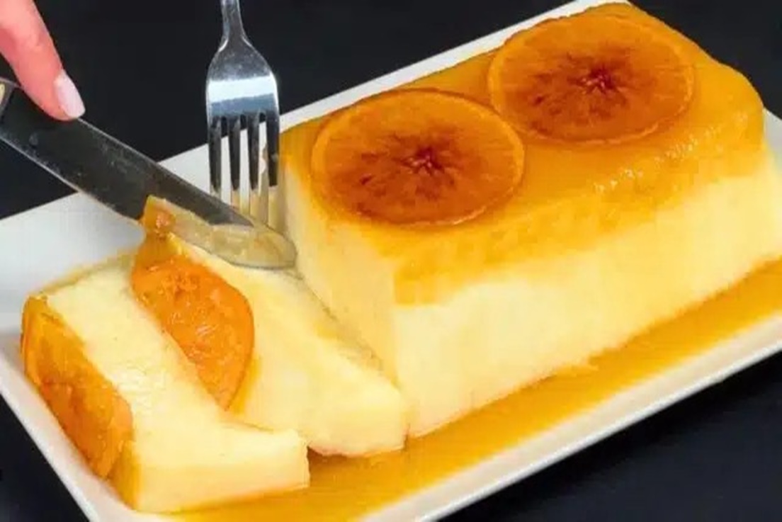Desert franțuzesc, delicios cu lapte condensat și portocale – fără coacere! Combinația dintre prospețimea citricelor, un gust delicat de lapte și un strat de caramel creează o armonie perfectă