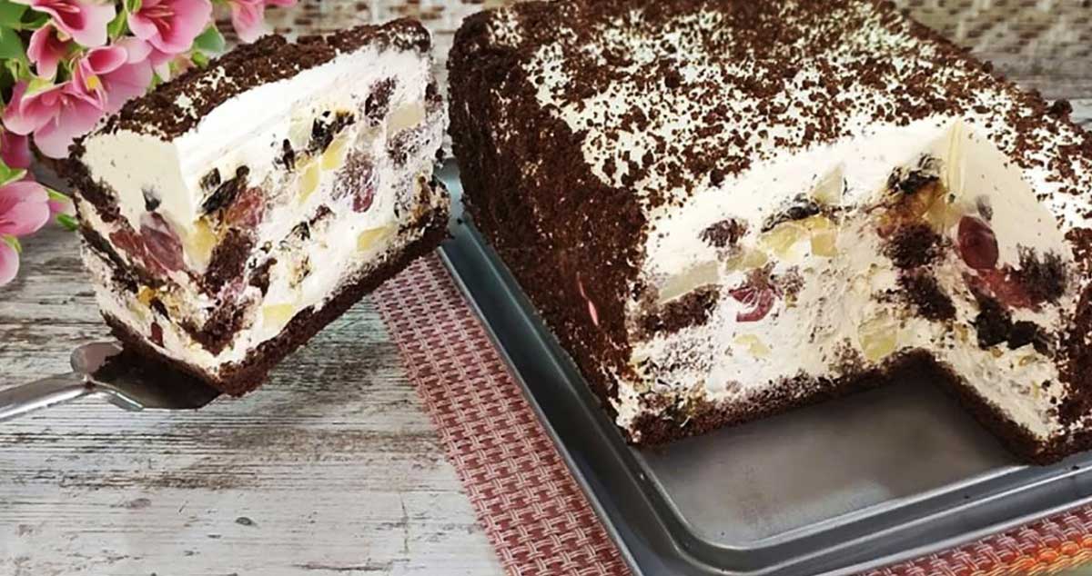 Desert fructat de cacao si frișcă, cu cremă moale de brânză de vaci și nuci – Bunătate dulce și fructată!