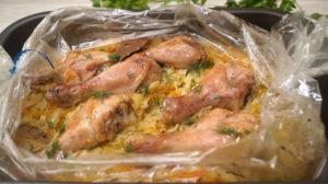 Varză cu carne de pui la cuptor – o cină pentru gospodinele ocupate!