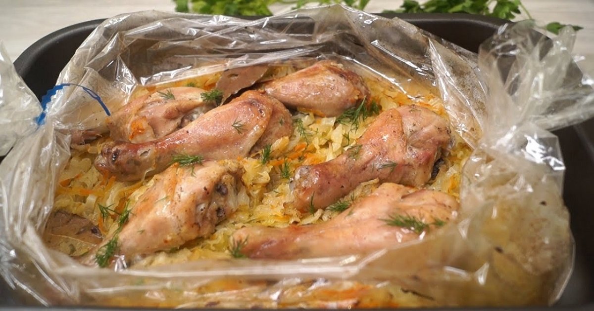 Varză cu carne de pui la cuptor – o cină pentru gospodinele ocupate!