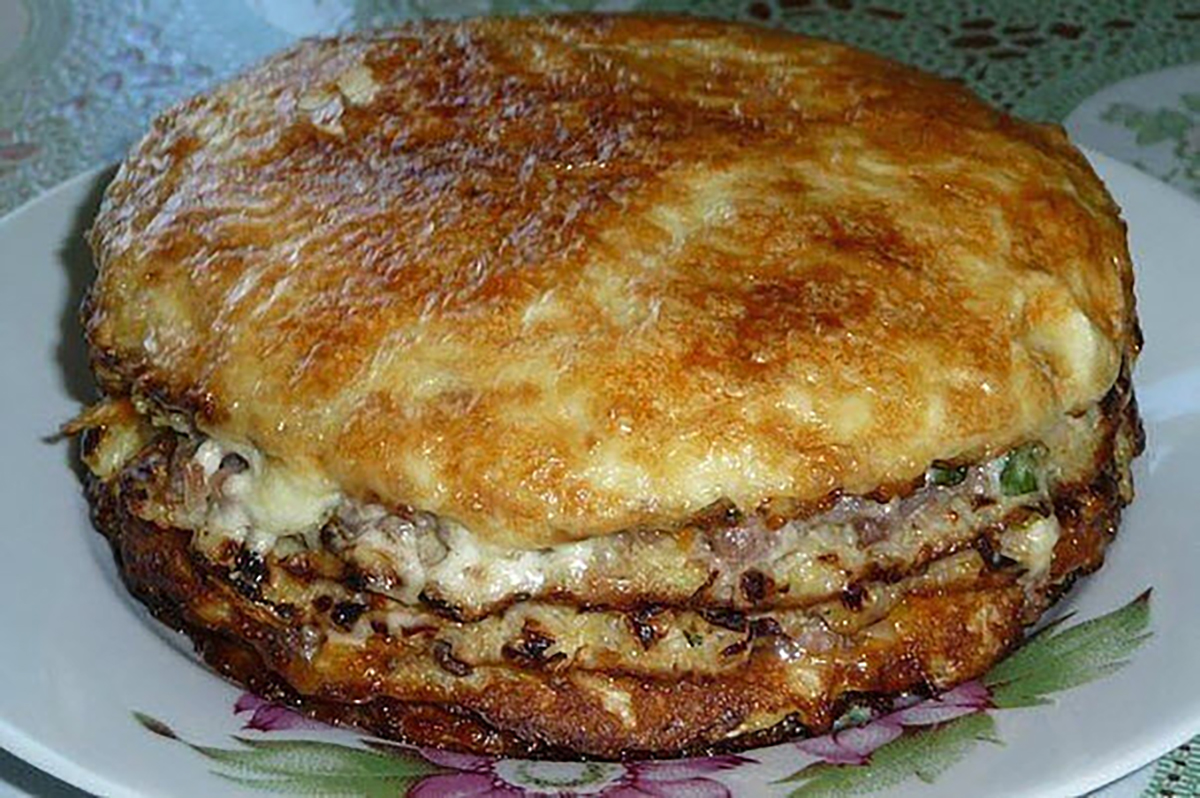 Tort-aperitiv de varză cu carne – o gustare deosebită și extrem de gustoasă!