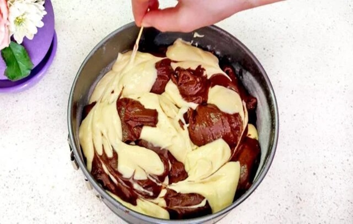 Tort marmura cu mascarpone si portocala: O combinatie delicioasa de ciocolata si citrice