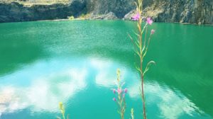 Lacul în culoarea smaraldului de lângă Brașov. Comoara naturală despre care puțini știu