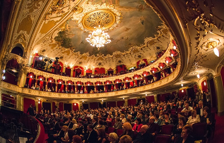 Teatrul National din Iasi, al 2-lea cel mai frumos din lume. Istoricul cladirii vechi de peste 100 de ani