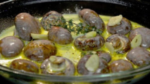Ciuperci champignon în sos de smântână, cu usturoi și cimbru – Exact cat trebuie de bune