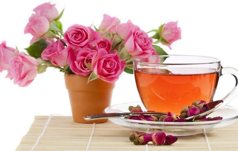 Pe langa gustul aromat si mirosul divin, ceaiul de trandafir are importante beneficii pentru depresie, anxietate sau stres, iratibilitate, problemelor digestive